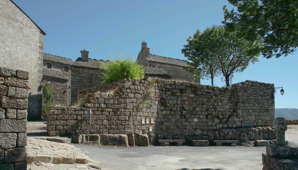 carrousel accueil remparts - la Garde-Guérin